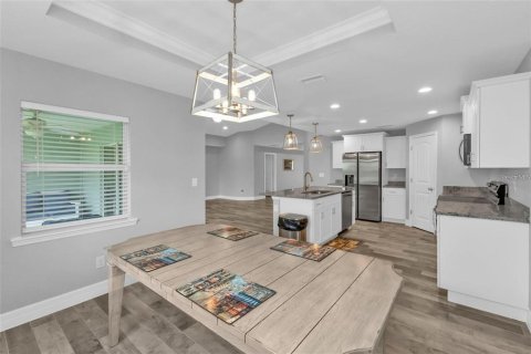 House in Port Charlotte, Florida 3 bedrooms, 167.04 sq.m. № 2217720 - photo 9