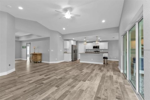 House in Port Charlotte, Florida 3 bedrooms, 167.04 sq.m. № 2217720 - photo 12