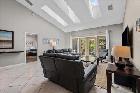 House in Orlando, Florida 4 bedrooms, 241.27 sq.m. № 1655743 - photo 20