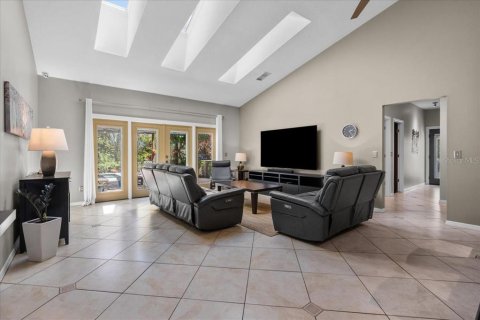 House in Orlando, Florida 4 bedrooms, 241.27 sq.m. № 1655743 - photo 17