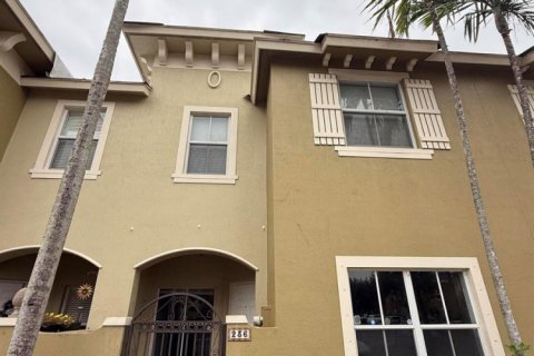 Townhouse in Boynton Beach, Florida 3 bedrooms, 141.49 sq.m. № 2384512