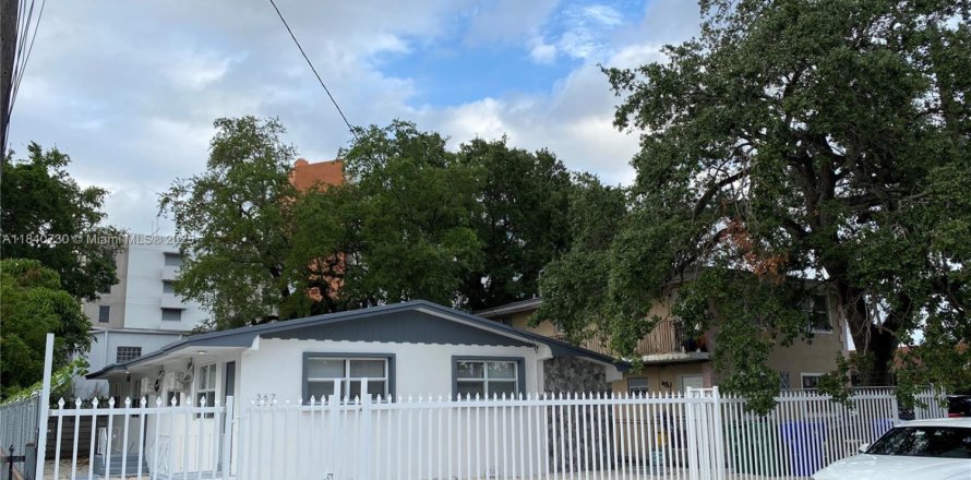 Villa ou maison à Miami, Floride 2 chambres, 88.26 m2 № 1831063