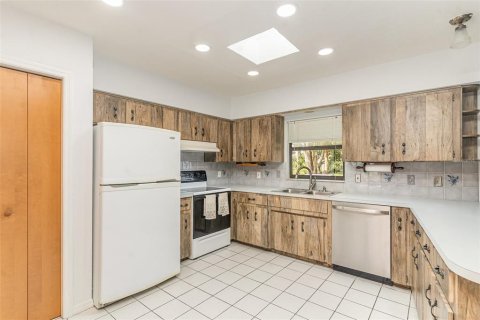 House in Inverness, Florida 3 bedrooms, 211.82 sq.m. № 1853110 - photo 10