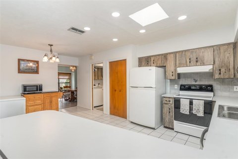 House in Inverness, Florida 3 bedrooms, 211.82 sq.m. № 1853110 - photo 11
