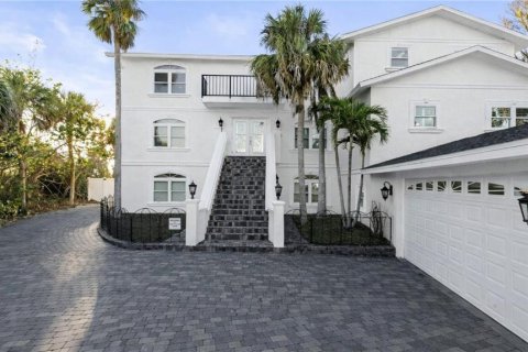 Villa ou maison à vendre à Englewood, Floride: 6 chambres, 405.52 m2 № 2206097 - photo 2