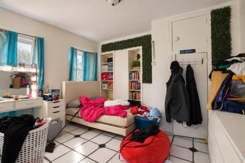 Купить виллу или дом в Дейд-Сити, Флорида 7 комнат, 120.77м2, № 2420066 - фото 9