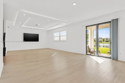 House in Royal Palm Beach, Florida 4 bedrooms, 284.75 sq.m. № 1855121 - photo 14