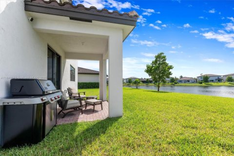 House in Royal Palm Beach, Florida 4 bedrooms, 284.75 sq.m. № 1855121 - photo 3