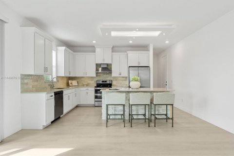 House in Royal Palm Beach, Florida 4 bedrooms, 284.75 sq.m. № 1855121 - photo 7