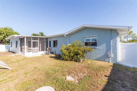 House in Port Charlotte, Florida 3 bedrooms, 190.26 sq.m. № 1716608 - photo 3