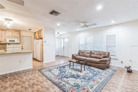House in Port Charlotte, Florida 3 bedrooms, 190.26 sq.m. № 1716608 - photo 8