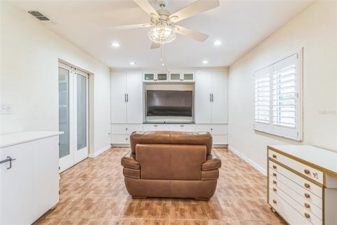 House in Port Charlotte, Florida 3 bedrooms, 190.26 sq.m. № 1716608 - photo 12