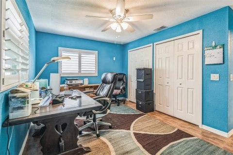 House in Port Charlotte, Florida 3 bedrooms, 190.26 sq.m. № 1716608 - photo 15