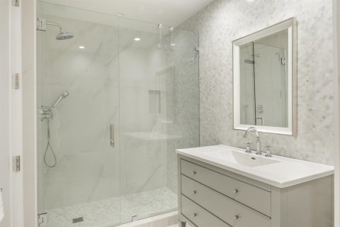 Купить кондоминиум в Бэл-Харбор, Флорида 3 комнаты, 206.99м2, № 2176225 - фото 11