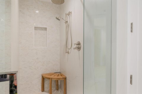 Купить кондоминиум в Бэл-Харбор, Флорида 3 комнаты, 206.99м2, № 2176225 - фото 15