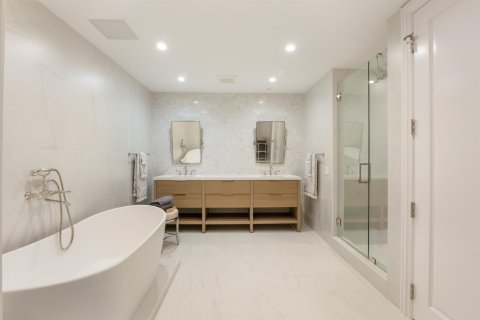 Купить кондоминиум в Бэл-Харбор, Флорида 3 комнаты, 206.99м2, № 2176225 - фото 14
