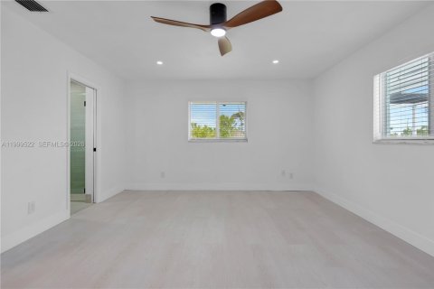 Купить виллу или дом в Хоб-Саунд, Флорида 3 спальни, 189.71м2, № 2066816 - фото 28