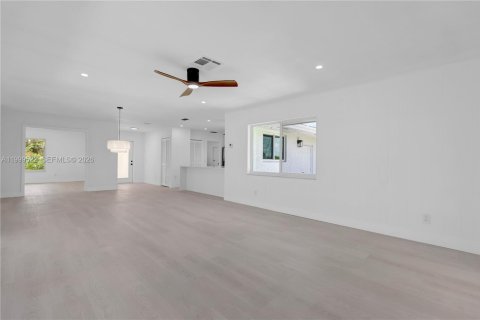 Купить виллу или дом в Хоб-Саунд, Флорида 3 спальни, 189.71м2, № 2066816 - фото 19