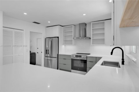 Купить виллу или дом в Хоб-Саунд, Флорида 3 спальни, 189.71м2, № 2066816 - фото 14