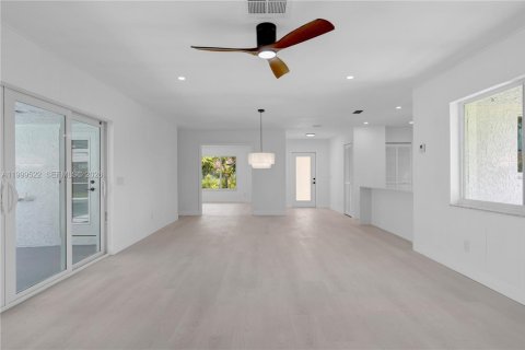 Купить виллу или дом в Хоб-Саунд, Флорида 3 спальни, 189.71м2, № 2066816 - фото 21