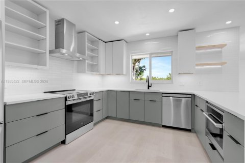 Купить виллу или дом в Хоб-Саунд, Флорида 3 спальни, 189.71м2, № 2066816 - фото 13