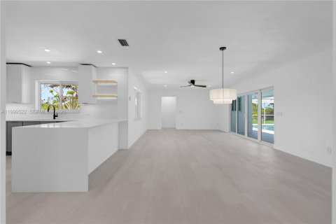 Купить виллу или дом в Хоб-Саунд, Флорида 3 спальни, 189.71м2, № 2066816 - фото 24