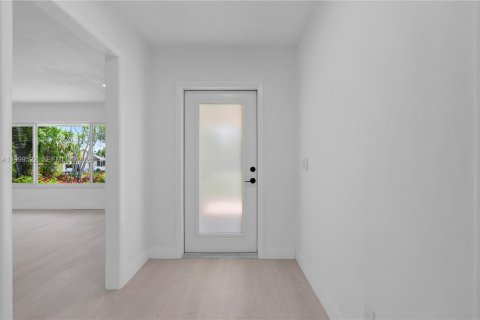 Купить виллу или дом в Хоб-Саунд, Флорида 3 спальни, 189.71м2, № 2066816 - фото 9