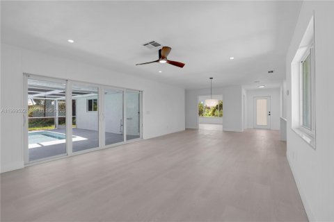 Купить виллу или дом в Хоб-Саунд, Флорида 3 спальни, 189.71м2, № 2066816 - фото 16