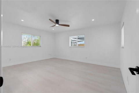 Купить виллу или дом в Хоб-Саунд, Флорида 3 спальни, 189.71м2, № 2066816 - фото 27