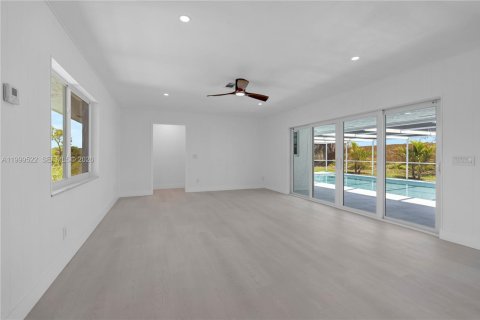 Купить виллу или дом в Хоб-Саунд, Флорида 3 спальни, 189.71м2, № 2066816 - фото 6