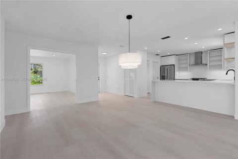 Купить виллу или дом в Хоб-Саунд, Флорида 3 спальни, 189.71м2, № 2066816 - фото 17