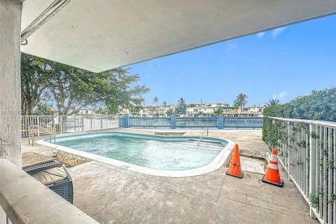 Condominio en venta en Miami Beach, Florida, 1 dormitorio, 83.61 m2 № 1975047 - foto 24