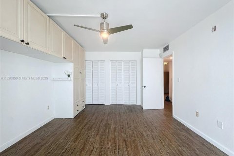 Condominio en venta en Miami Beach, Florida, 1 dormitorio, 83.61 m2 № 1975047 - foto 11