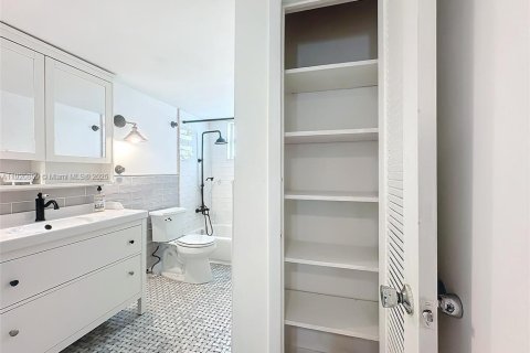Condominio en venta en Miami Beach, Florida, 1 dormitorio, 83.61 m2 № 1975047 - foto 13