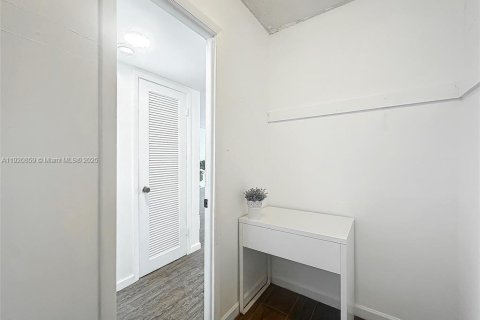 Condominio en venta en Miami Beach, Florida, 1 dormitorio, 83.61 m2 № 1975047 - foto 17