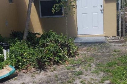 Commercial property in Fort Lauderdale, Florida 3 rooms, 34.84 sq.m. № 2088270