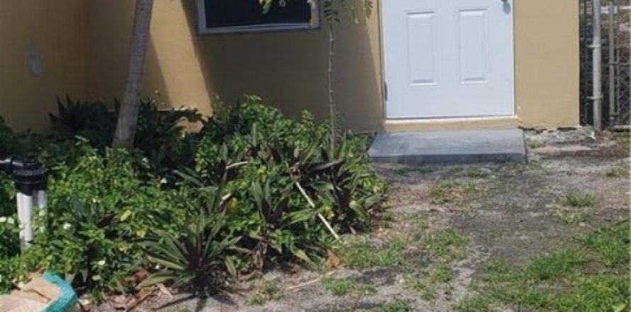 Commercial property in Fort Lauderdale, Florida 3 rooms, 34.84 sq.m. № 2088270