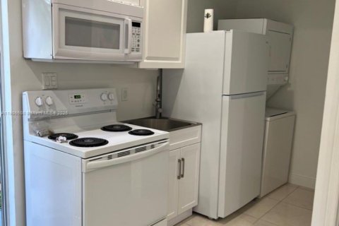 House in Riviera Beach, Florida 1 bedroom, 55.74 sq.m. № 1957196 - photo 4