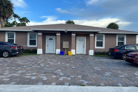 House in Riviera Beach, Florida 1 bedroom, 55.74 sq.m. № 1957196 - photo 2