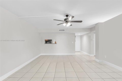 Купить кондоминиум в Майами, Флорида 2 спальни, 89.65м2, № 1844025 - фото 6