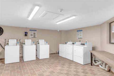 Купить кондоминиум в Майами, Флорида 2 спальни, 89.65м2, № 1844025 - фото 10