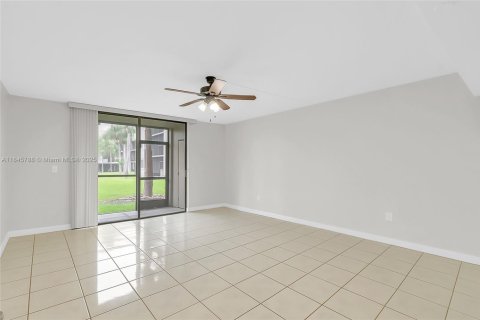 Купить кондоминиум в Майами, Флорида 2 спальни, 89.65м2, № 1844025 - фото 22