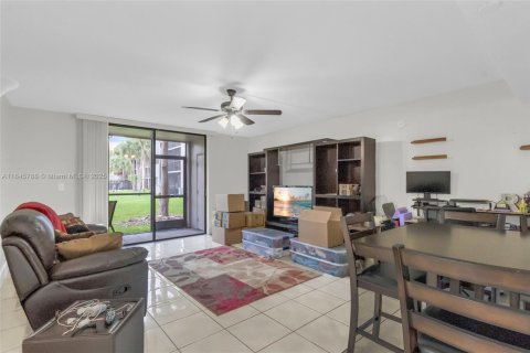 Купить кондоминиум в Майами, Флорида 2 спальни, 89.65м2, № 1844025 - фото 4