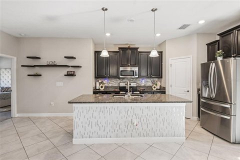 House in Wesley Chapel, Florida 5 bedrooms, 229.56 sq.m. № 2232199 - photo 8