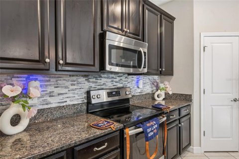 House in Wesley Chapel, Florida 5 bedrooms, 229.56 sq.m. № 2232199 - photo 11