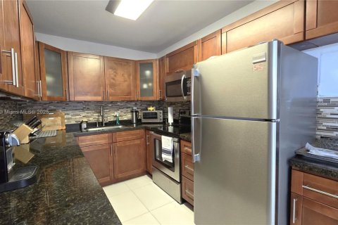 Copropriété à louer à Aventura, Floride: 2 chambres, 106.84 m2 № 1977515 - photo 8