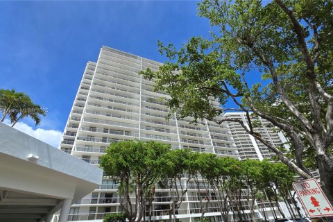 Copropriété à louer à Aventura, Floride: 2 chambres, 106.84 m2 № 1977515 - photo 25