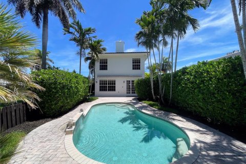 Commercial property in Fort Lauderdale, Florida 353.03 sq.m. № 2081985 - photo 2