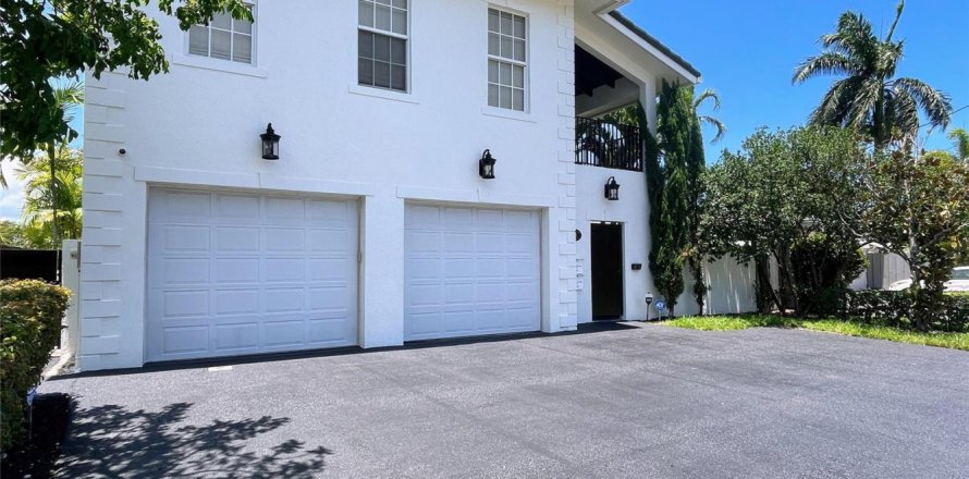 Commercial property in Fort Lauderdale, Florida 353.03 sq.m. № 2081985