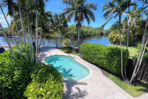 Commercial property in Fort Lauderdale, Florida 353.03 sq.m. № 2081985 - photo 3